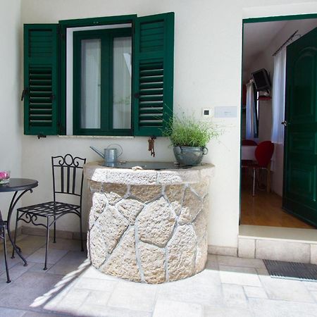 Apartments Petrinic Crnogaj Baska  Exterior photo