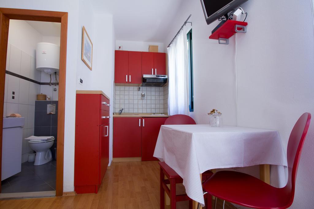 Apartments Petrinic Crnogaj Baska  Exterior photo