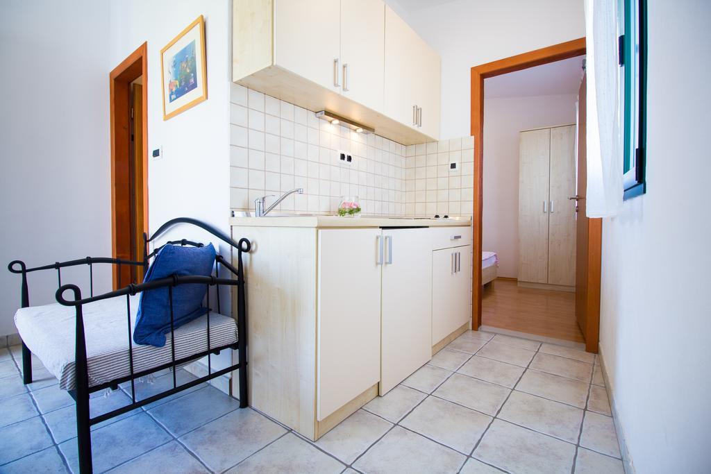 Apartments Petrinic Crnogaj Baska  Exterior photo